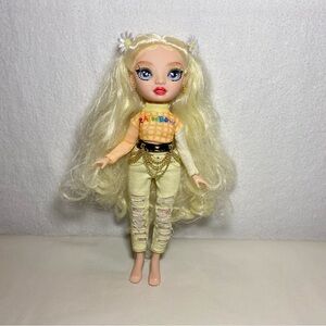 Rainbow High Delilah Fields Buttercup Yellow Fashion Doll MGA Outfit Articulate